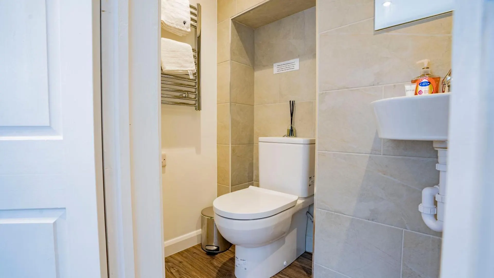 Uxbridge Home 1 Bed Flat דירה